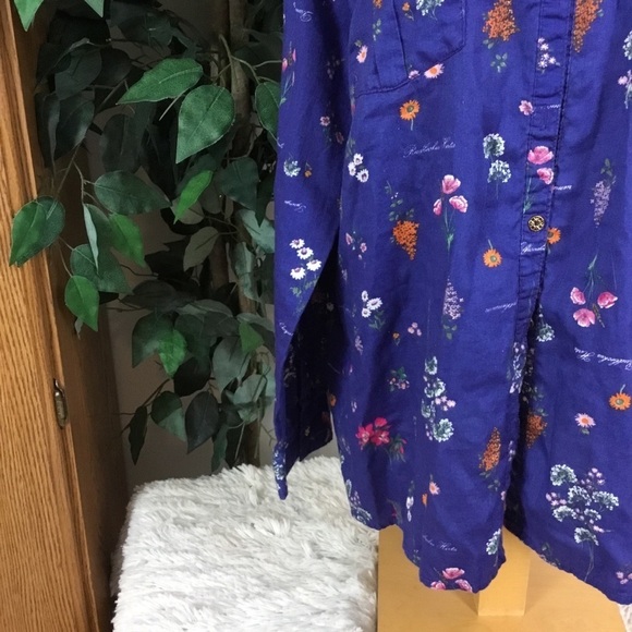 JACLYN Smith XL royal blue floral button down roll sleeve top - Picture 12 of 16
